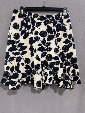 White House Black Market Black White Floral Skirt Size 2 Ruffle Hem A-Line